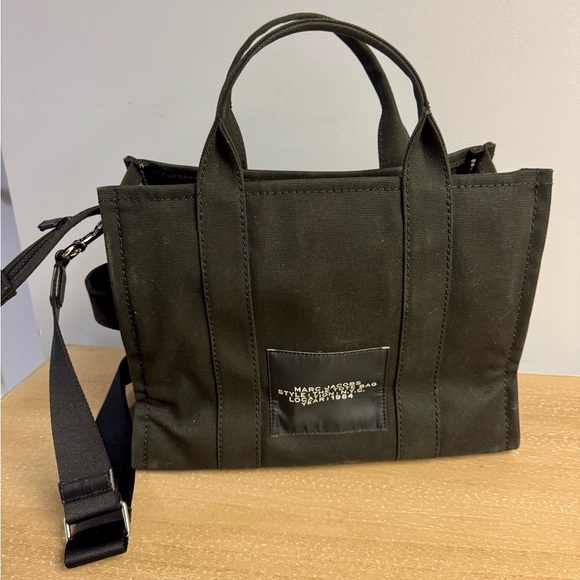 Marc Jacobs Black MEDIUM The Tote Bag - Picture 2 of 11